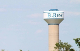 Far shot of El Reno water tower